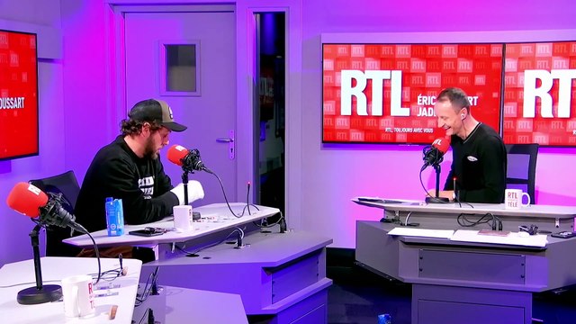 Claudio Capéo : un bras dans le plâtre après un accident peu commun