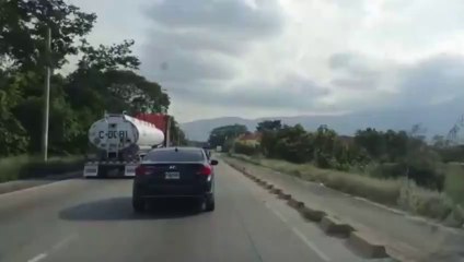 Mujer le dijo a su esposo que iría a la iglesia y este la encontró en un hotel