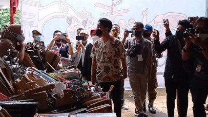 Usai Dilantik, Gibran Langsung Blusukan ke Pasar