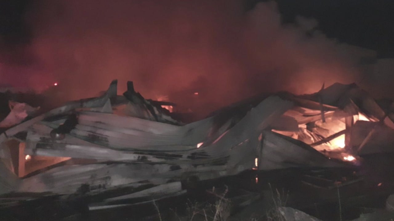 용인 캠핑카조립업체 불...공장 건물 5개 동 전소 / YTN
