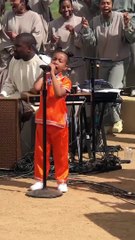 ابنة كارديشيان تسرق الأضواء منها وتخطو على منوال والدها