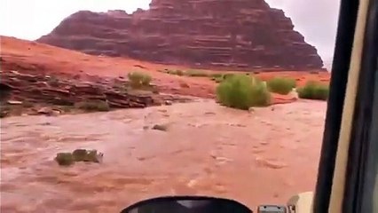 شاهد شلالات جبال علقان وأجواء تسر الناظرين في تبوك