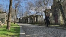 Con los museos cerrados, los parisinos redescubren sus cementerios