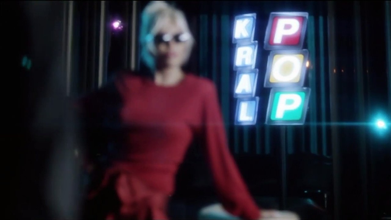 Ajda Pekkan - "Arada Sırada (Dance Remix)"