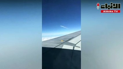 راكب يصور من النافذة تقاربا خطيرا لطائرتي ركاب في الجو!