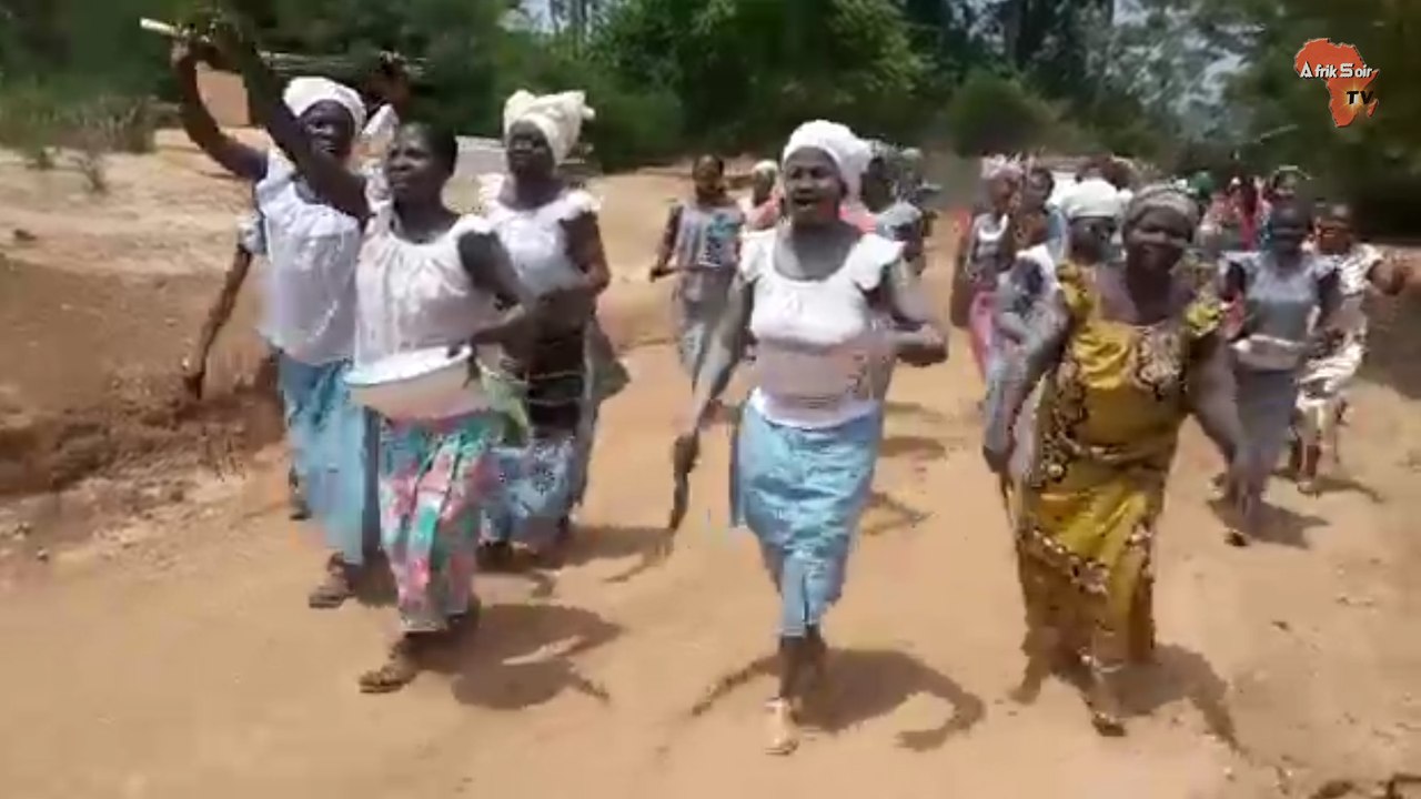 Législatives du 6 mars 2021: le candidat du PDCI , Assielou Kouacou Jean-Fiacre fait une entrée triomphale à Erobo, son village natal, département d'Arrah