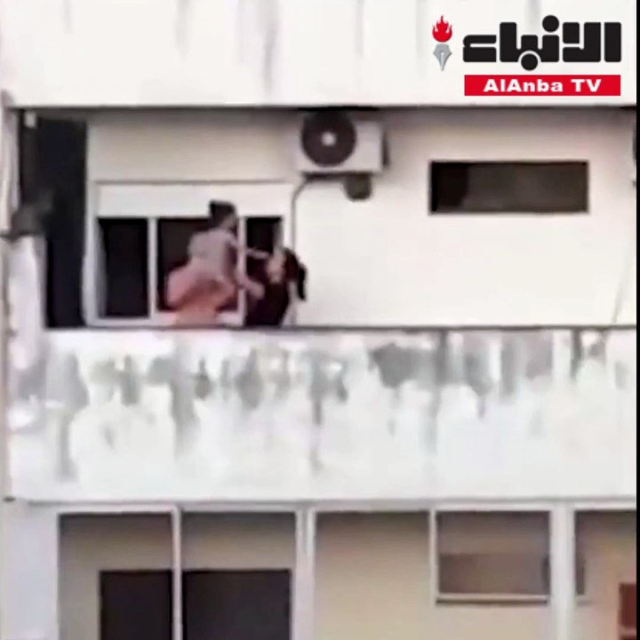 اب وطفلة