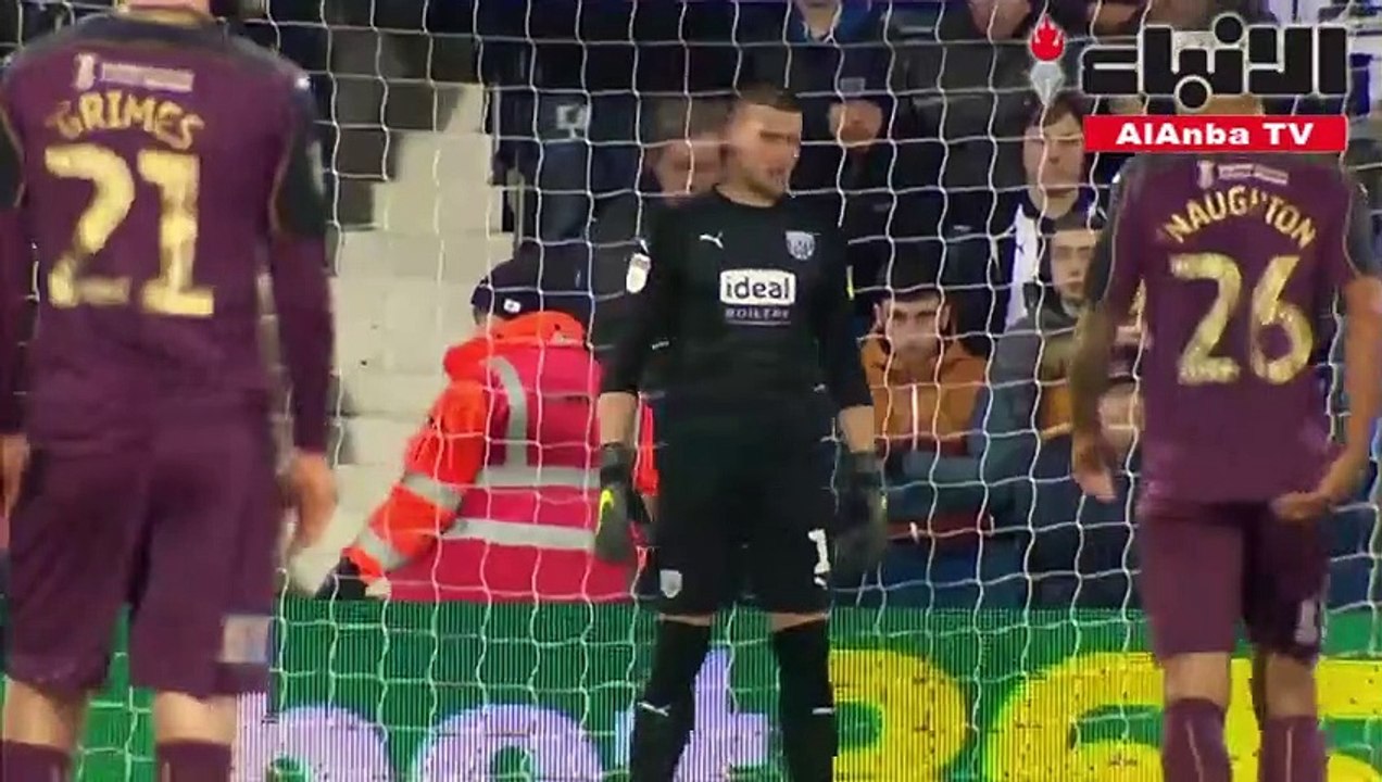 ركلة جزاء يهدرها لاعب إنجليزي بطريقة غريبة