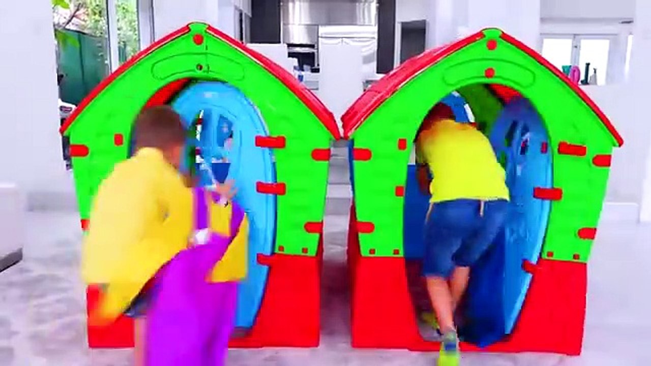 Vlad_and_Nikita_move_to_mom's_room(360p)
