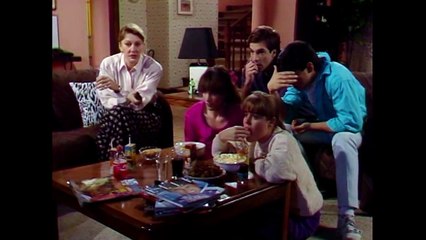 Chambres en ville - S01E22 - Julien est humilié