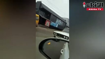 سيارة "عكس السير" تثير الاستغراب وتدفع بملياردير كندي للتغريد إعجاباً