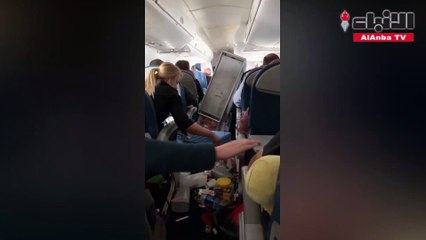 جرحى بهبوط اضطراري عنيف.. وفيديو من داخل الطائرة الأميركية
