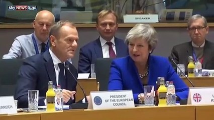 بعد صدور الحكم سجين أميركي ينهال ضربا على محاميه