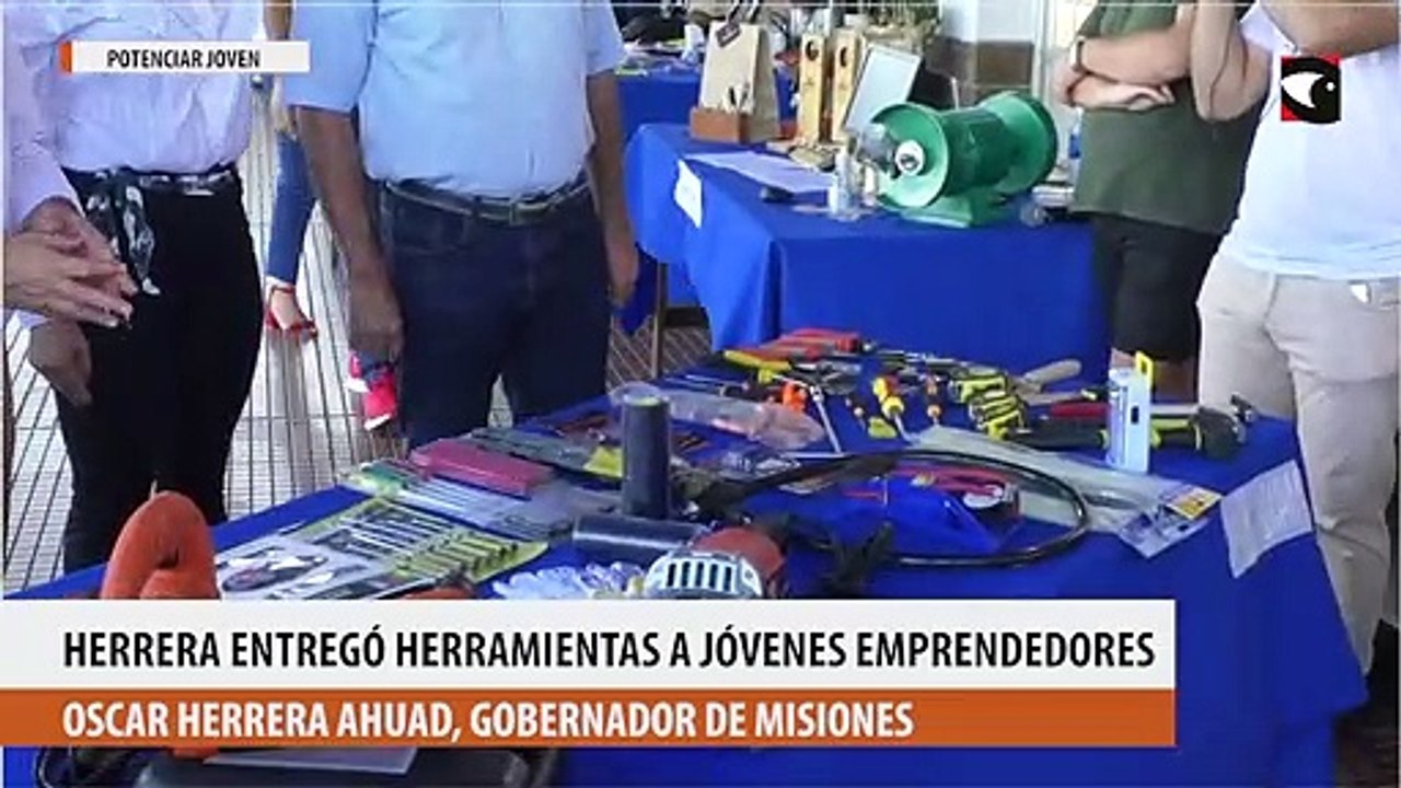 Herrera entregó herramientas a jóvenes emprendedores