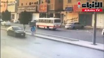 سيارة تدهس طفلا أمام والدته والجاني يلوذ بالفرار في الرياض
