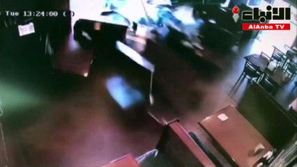 سيارة "طائرة" تقتحم مطعما وتتسبب بكارثة بمقتل 6 أشخاص