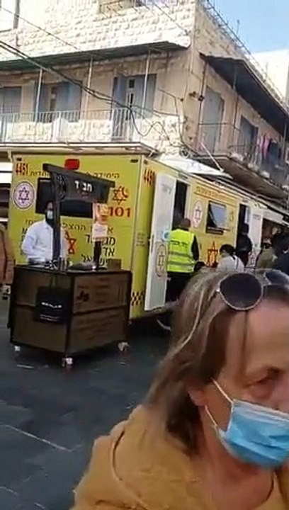 Vacunación contra el COVID-19 en el mercado Majané Yehuda en Jerusalén