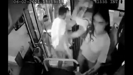Pareja golpea a chofer de transporte público por pedir uso de cubrebocas
