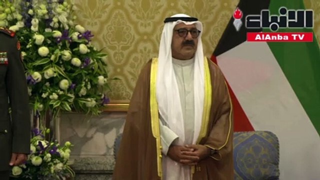 النائب الأول لرئيس مجلس الوزراء وزير الدفاع الشيخ ناصر صباح الأحمد قلد كوكبة جديدة من الضباط رتبهم