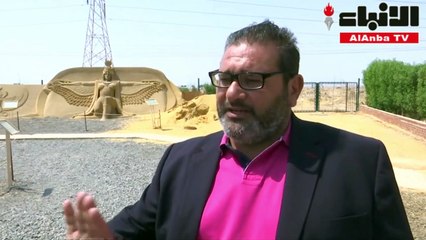 نماذج من الرمل لأهرامات الجيزة وأبو الهول في متحف بمنتجع مصري