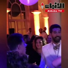 أحمد مجدي يرقص مع عروسه في حفل زفافهما