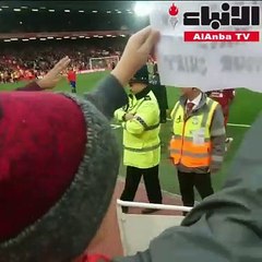 محمد صلاح يبكي طفلا بمدرجات ليفربول!