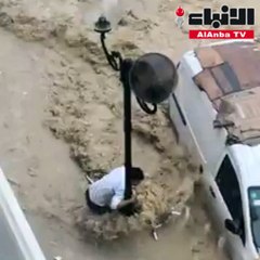 رجل يصارع