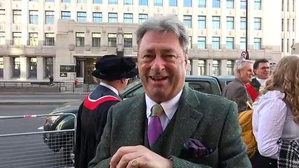 Alan Titchmarsh drives flock of sheep across London Bridge
