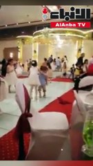 أطفال ينشرون الفوضى بحفل زفاف بشكل صادم