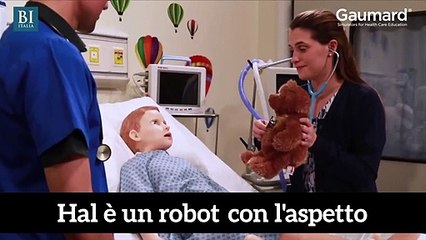 Video herunterladen: Hal il bambino robot che sanguina urla piange per la mamma. E aiuta gli studenti di medicina