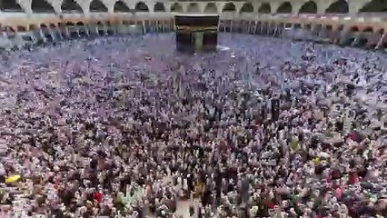 مهارة رجال أمن المسجد الحرام في تنظيم صحن الطواف