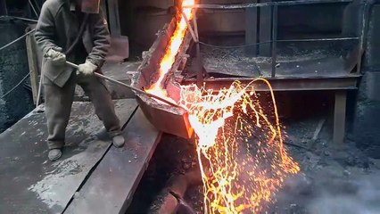 روسي خارقيثير مواقع التواصل الأميركية بلمسه الحديد أثناء صهره !