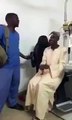 طبيب عيون سعودييجري عمليات إعادة البصر لـ مرضى العمىفي الكاميرون #القريات د/ #بندر_الزارع #سبق