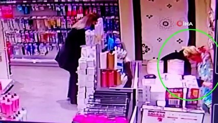 Sinsice yaklaşıp telefonu böyle çaldı