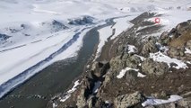 Beyaza bürünen Murat Kanyonu, manzarasıyla mest ediyor