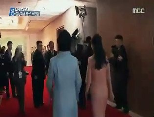 Kim Jong-un pushes a N. Korean photographer out of the way of President Moon.