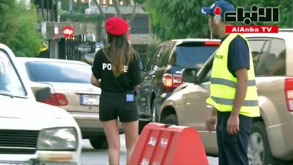 توظيف شرطيات مرور بسراويل قصيرة يثير جدلا في بلدة لبنانية