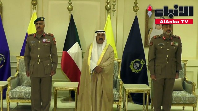 النائب الأول الشيخ ناصر صباح الأحمد قلد عددا من كبار الضباط بالجيش الكويتي رتبة لواء