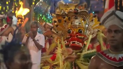 Sri Lanka celebra su tradicional procesión de las reliquias de Buda