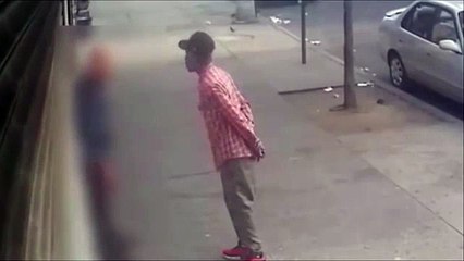 Suspect violently robs a 49-year-old man in the Bronx