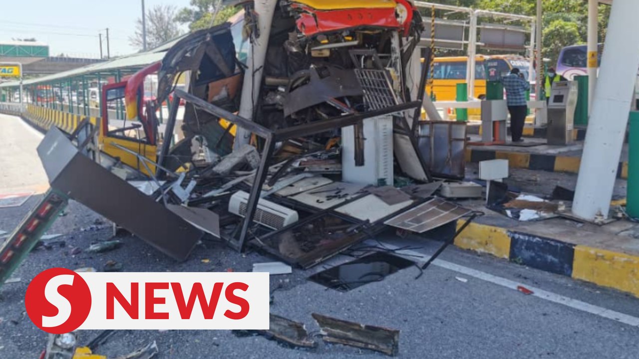Bus ferrying Covid-19 patients involved in accident in Serdang, six lightly injured