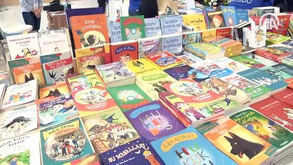 'Çocuk için en iyi örnek kitap okuyan anne, baba ve öğretmendir'