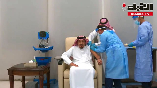 خادم الحرمين الشريفين يتلقى الجرعة الأولى من لقاحكورونا
