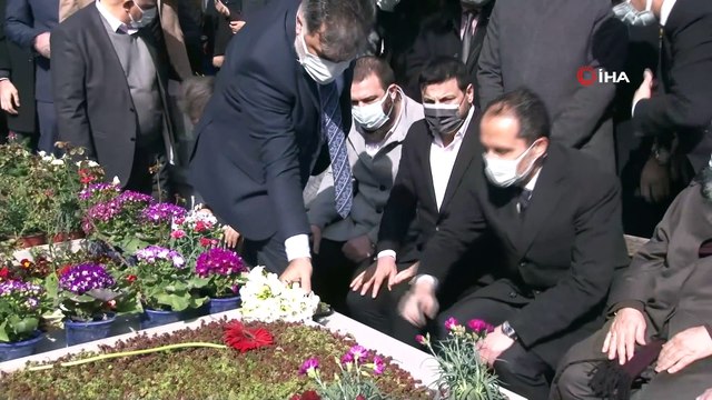 Fatih Erbakan, babası Necmettin Erbakan’ın kabrini ziyaret etti
