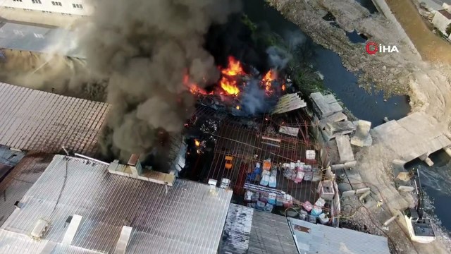 Geri dönüşüm tesisinde yangın: Dumanlar gökyüzünü kapladı