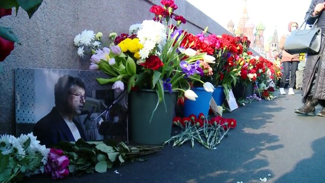 L'omaggio dei moscoviti a Boris Nemtsov. L'oppositore di Putin fu assassinato nel 2015