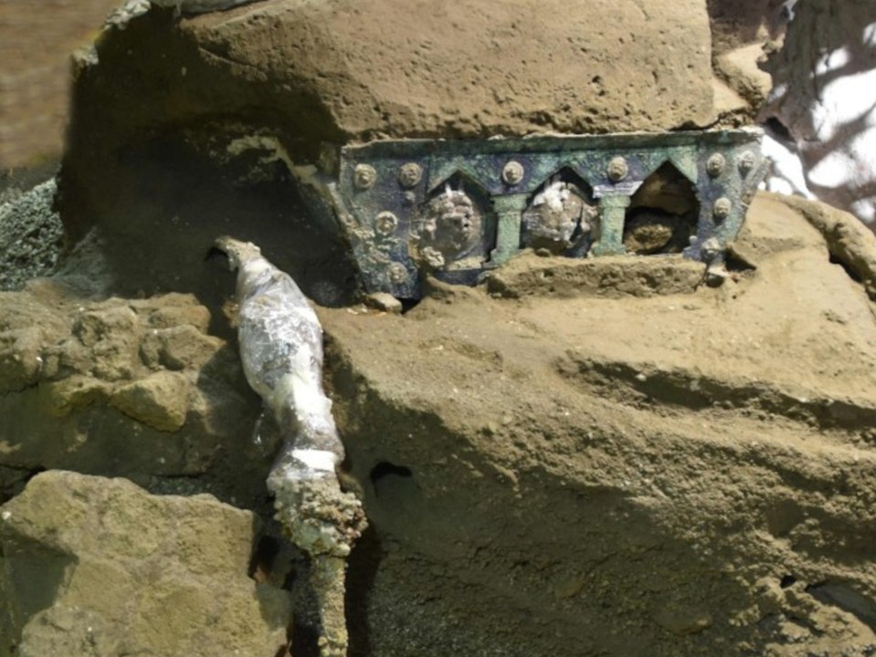 Pompeji: Archäologen graben 'erotischen' Triumphwagen aus