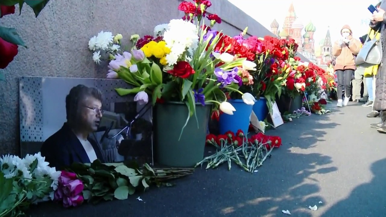 Milhares de russos homenageiam Boris Nemtsov