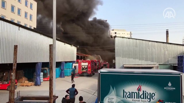 İstanbul'da geri dönüşüm tesisinde yangın
