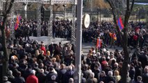 Tovább mélyül az örmény politikai válság
